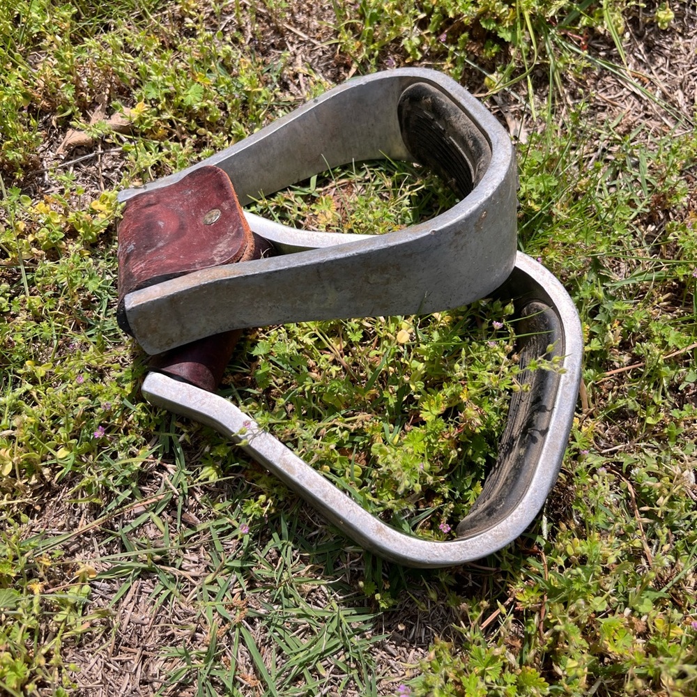 Alumni stirrups